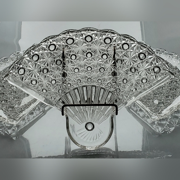 (4) Vntg 10 5/8" "Daisy & Button Clear" Fan Snack Plate by Anchor Hocking - Picture 4 of 15